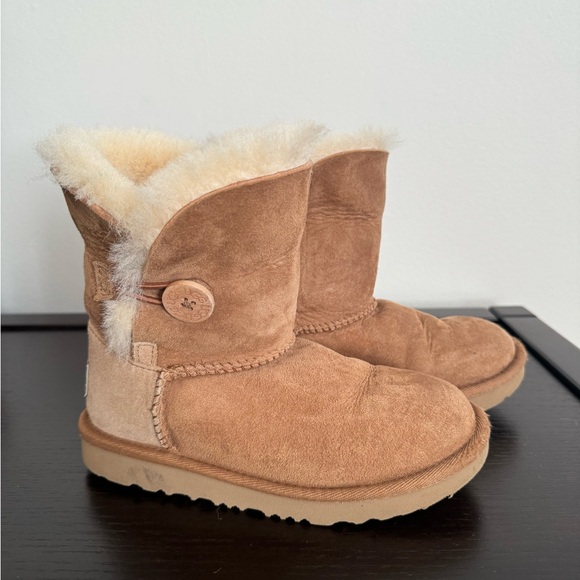 UGG Kids' Bailey Button II Boot - Picture 5 of 7